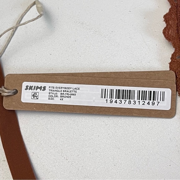 SKIMS Fits Everybody Lace Triangle Bralette Bronze
Style BR-TRI-2682 NWT 4X - Picture 5 of 6
